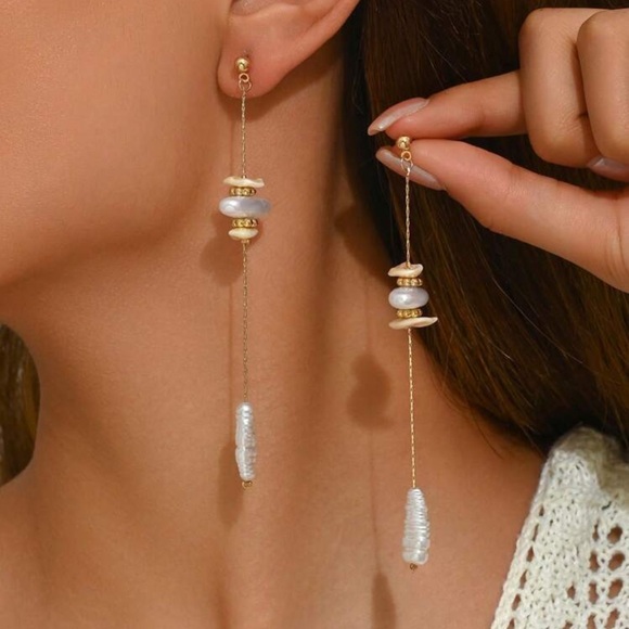 🫧 Faux Pearl Earrings 🫧 - Picture 2 of 5